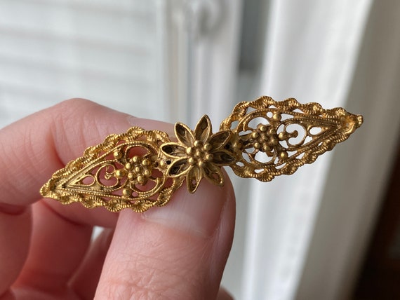 Pair of Goldtone Scatter Pins with Flower Design,… - image 5