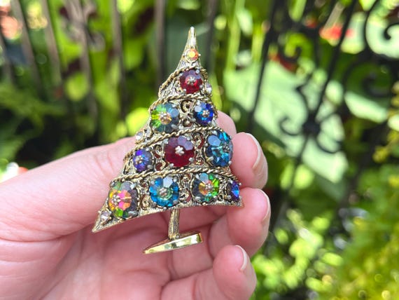 weiss christmas brooch