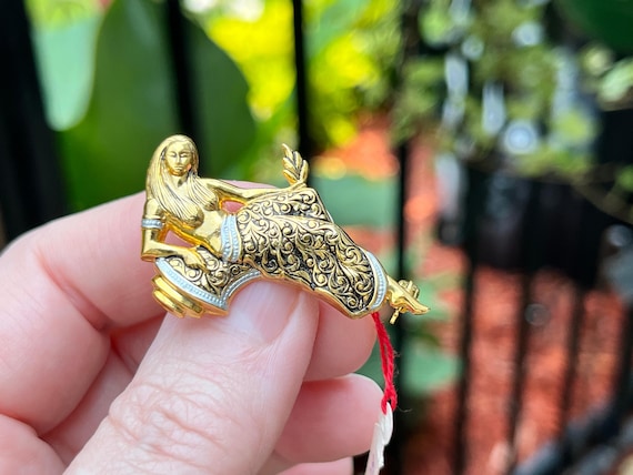 Damascene Style Lady Brooch with Original Tag, Ma… - image 9