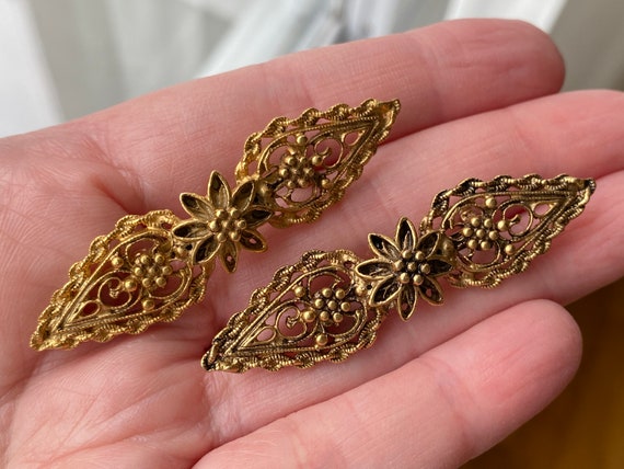 Pair of Goldtone Scatter Pins with Flower Design,… - image 3