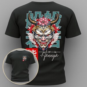 Japanische Maske mit Blumen T-Shirt | Statement T-Shirt von TeeandCap