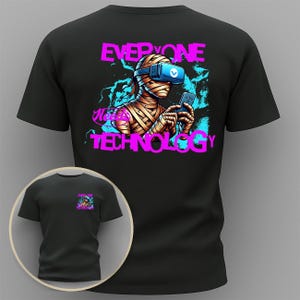 Maglietta "Tutti hanno bisogno di tecnologia" | Maglietta con messaggio di TeeandCap