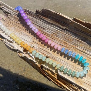 Collar de cuentas de vidrio redondas de colores hecho a mano, collar de caramelos, collar minimalista, collar antropogénico, collar de verano, collar antropogénico