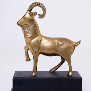 Markhor (large wild goat) Statue – Majestic Mountain Goat Sculpture, Golden color Brass Art Decor, Wildlife Gift, Home Decor ,Office decor.