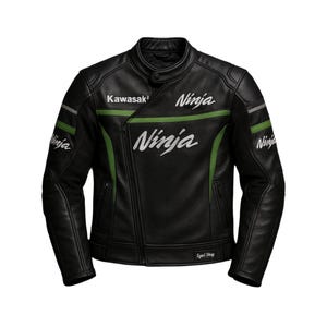 Könnte beinhalten: Schwarze Motorradjacke aus Leder mit grünen und weißen Akzenten. Die Jacke trägt das Wort "Ninja" in großen weißen Buchstaben auf der Brust und an den Ärmeln, mit dem "Kawasaki"-Logo auf der Brust.