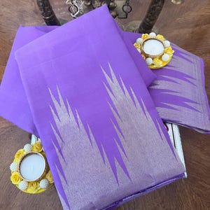 Violette Bügelborte aus Kanjivaram Seide mit Blusenteil