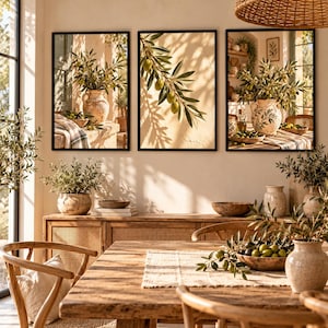 Peut inclure: Un ensemble de trois cadres muraux représentant des branches d'olivier et des poteries de style méditerranéen. Les images montrent des olives vertes sur des tiges feuillues et des vases en céramique rustique sur un mur texturé.