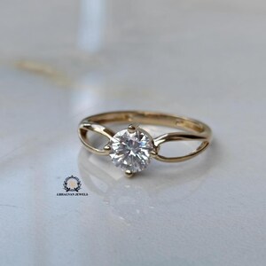 Round Brilliant Cut Moissanite Engagement Ring, 14K Yellow Gold Solitaire Split Shank Ring, Unique Twisted Infinity Band, Minimalist Ring