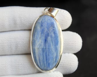 Colgante de cianita azul natural, plata de ley 925, collar de cristal en bruto, joyería artesanal de gran impacto.