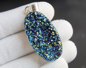 Colgante de ágata drusa de titanio y plata de ley 925, collar de plata de ley con cristal arcoíris, joyería llamativa hecha a mano.
