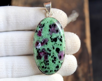 Colgante de rubí y zoisita en plata, collar de anyolita en plata de ley 925, colgante de rubí natural en zoisita, joyería de piedras preciosas verdes y rosas.
