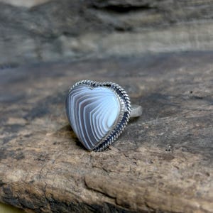 Banded Agate Ring, 925 Sterling Silver – Natural Striped Gemstone – Handmade Healing Jewelry – Boho Statement Ring