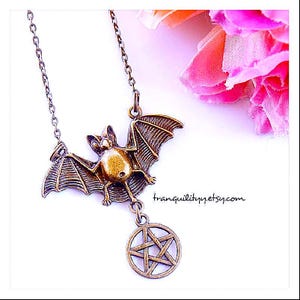 Collar de murciélago, collar de murciélago con pentagrama de bronce, vampiro, conjuro, hecho a mano por: tranquilityy
