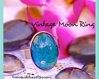 Vintage Mood Adjustable Ring , Aged Vintage 1960 -1970s Glass Cabochon 14x19mm , 8 Changing Colors, Gypsy Soul, Bohemian,Tranquilityy