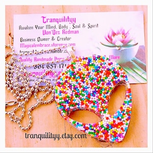 Alien ketting, ketting met zoete alien hoofd strooi, snoep strooi buitenaardse hars ketting, handgemaakt door: Von&#39;Dez