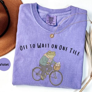 Grappig shirt mahjongkikker, cadeau mahjong-speler, T-shirt mahjongliefhebber, cadeau voor tante mahjong, Comfort Colors®, off to wait on one tile Violet