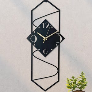 Grande horloge murale verticale en métal : design moderne Mid-Century, silencieux, cadre noir, cuisine, salon