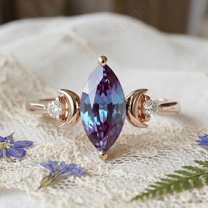 Anillo de compromiso de alejandrita marquesa, oro rosa lunar, anillo de boda celestial, anillo de propuesta con gema que cambia de color, regalo de aniversario para ella