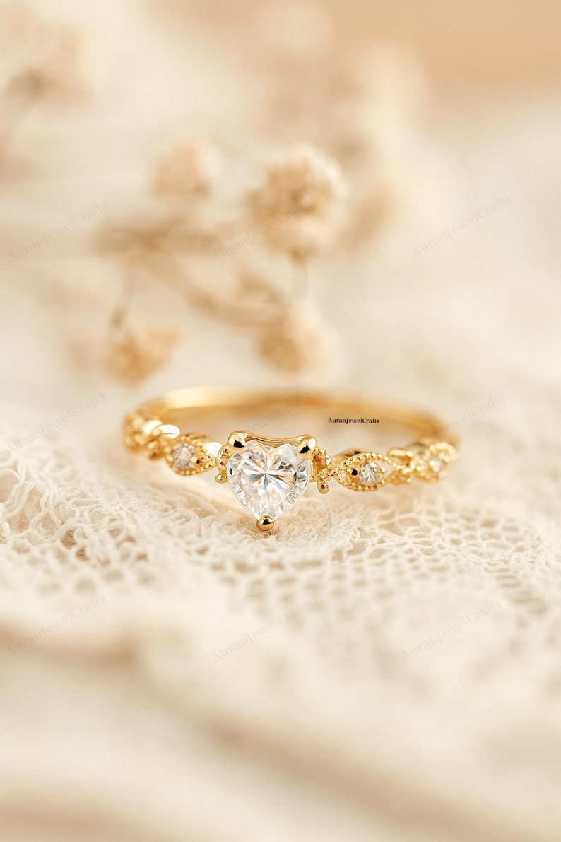 Elegant hjärtformad förlovningsring, hjärtslipad moissanitring, löftering i 14 karat guld för henne, minimalistisk bröllopspresent till alla hjärtans dag, julklapp bild 4