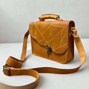 Handmade Genuine Leather Shoulder Bag – 25x20x7 cm – Vintage Style Crossbody Satchel