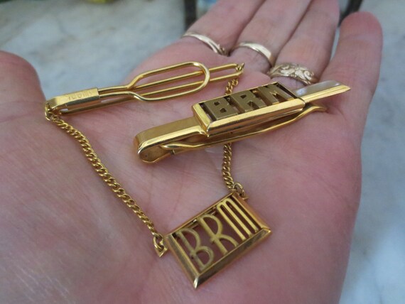 SWANK Monogram BRM Gold Tie Bar and Tie Bar Penda… - image 5