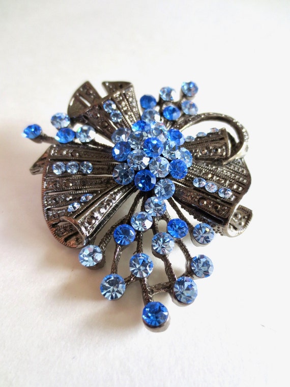 Old Hollywood Blue Rhinestone Brooch, Vintage Vict