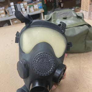 Authentic MASKPOL MP5 Polish Gas Mask  , Takes 40mm NATO Filter Sz medium