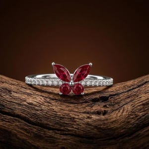 Exquisite Ruby Quartz Butterfly Ring 925 Sterling Silver Animal Shape Red Gemstone Ring for Women Fine Jewelry Anniversary Birthday Gift