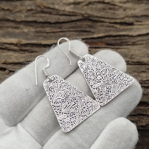 925 Sterling Silver Engraved Trapezoid Earrings, Filigree Floral Pattern Triangle Drop Earrings, Handmade Oxidized Silver Dangles