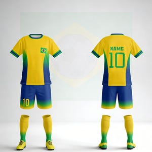 Op de afbeelding: Een complete gele en blauwe voetbalset. Het shirt heeft groene kraag- en mouwboorden, met nummer 10 op de shorts en de achterkant van het shirt. De Braziliaanse vlag staat op het shirt. Inclusief sokken en schoenen.