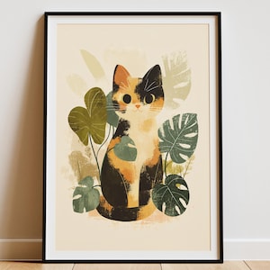 Puede incluir: Impresión artística enmarcada que presenta un gato calicó con pelaje naranja, negro y blanco, rodeado de plantas de hojas verdes. El gato tiene ojos grandes y redondos y una expresión dulce. El fondo es de color blanquecino.