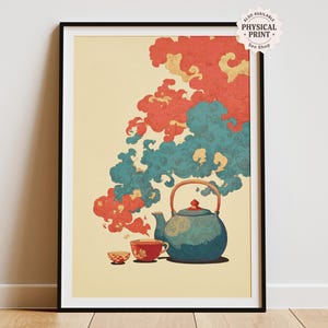 Könnte beinhalten: Ein gerahmter Kunstdruck mit einer türkisfarbenen Teekanne und zwei roten Teetassen. Über der Teekanne wirbeln rote und blaue wolkenartige Formen vor einem cremefarbenen Hintergrund. Der Text "ALSO AVAILABLE PHYSICAL PRINT See Shop" befindet sich oben rechts.