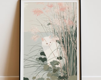Può includere: Stampa artistica incorniciata raffigurante un gatto bianco parzialmente nascosto tra erba alta e fiori rosa. L'opera d'arte ha una morbida tavolozza di colori pastello con sfumature di verde, rosa e bianco. Il gatto è il punto focale.