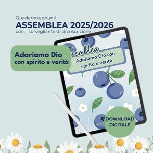 May include: Digital tablet displaying a notebook design with blueberries and the text "Adoriamo Dio con spirito e verità" and "ASSEMBLEA 2025/2026". A white stylus rests near the tablet, with a background of daisies.
