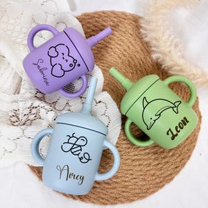 Copo de silicone para bebê com nome, presente para bebê, volta às aulas, copo de silicone para bebês de 150 ml, copo de treinamento personalizado antiderramamento para bebês com canudo