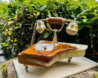 Teléfono antiguo de ónix de la década de 1960