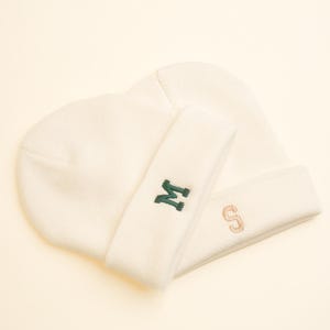 Personalisierte Mütze mit Wunsch Initial | Bestickte Wintermütze | Wichtelgeschenk | Mütze mit Buchstabe | Geschenkidee | Unisex Mütze