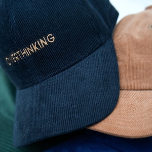 Personalisierbare Cord Kappe mit Wunschtext | Corduroy Kappe mit Wunschtext  | Unisex Baseball Mütze aus Cord | Geschenk für Männer Frauen