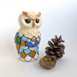 Hibou multicolore décoratif – Statuette artisanale colorée – Idée cadeau déco