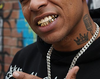 Conjunto de dentes Grillz cravejados de diamantes, refletivos, lisos, em ouro 14K, brilhantes e vazados, estilo hip hop, para fantasias de festa e balada, para homens e mulheres.