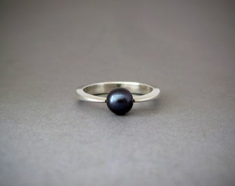 Black pearl modern ring - Sterling Silver Engagement ring with natural pearl