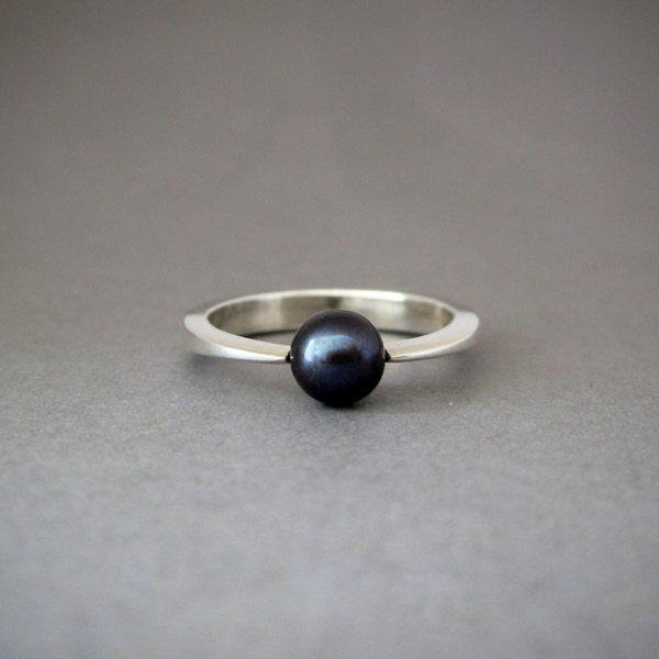 Black pearl modern ring - Sterling Silver Engagement ring with natural pearl