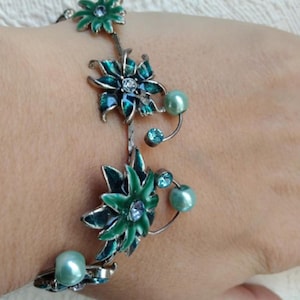 Vintage Green Pearl And Flower Style Floral Bracelet