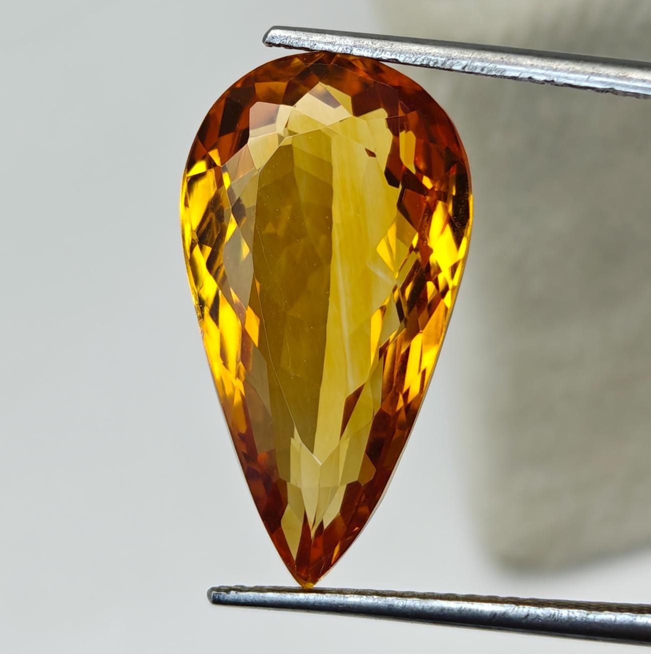 天然シトリン 宝石 13.73カラット | 21.30x11.65 mm ペアシェイプ
