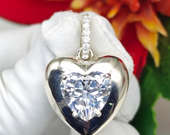 Colgante de circonita cúbica con corte de corazón / Piedra de circonita brillante de 10 mm / Plata de ley 925 / Colgante de corazón de 20 mm / Elegante collar de regalo para mujer