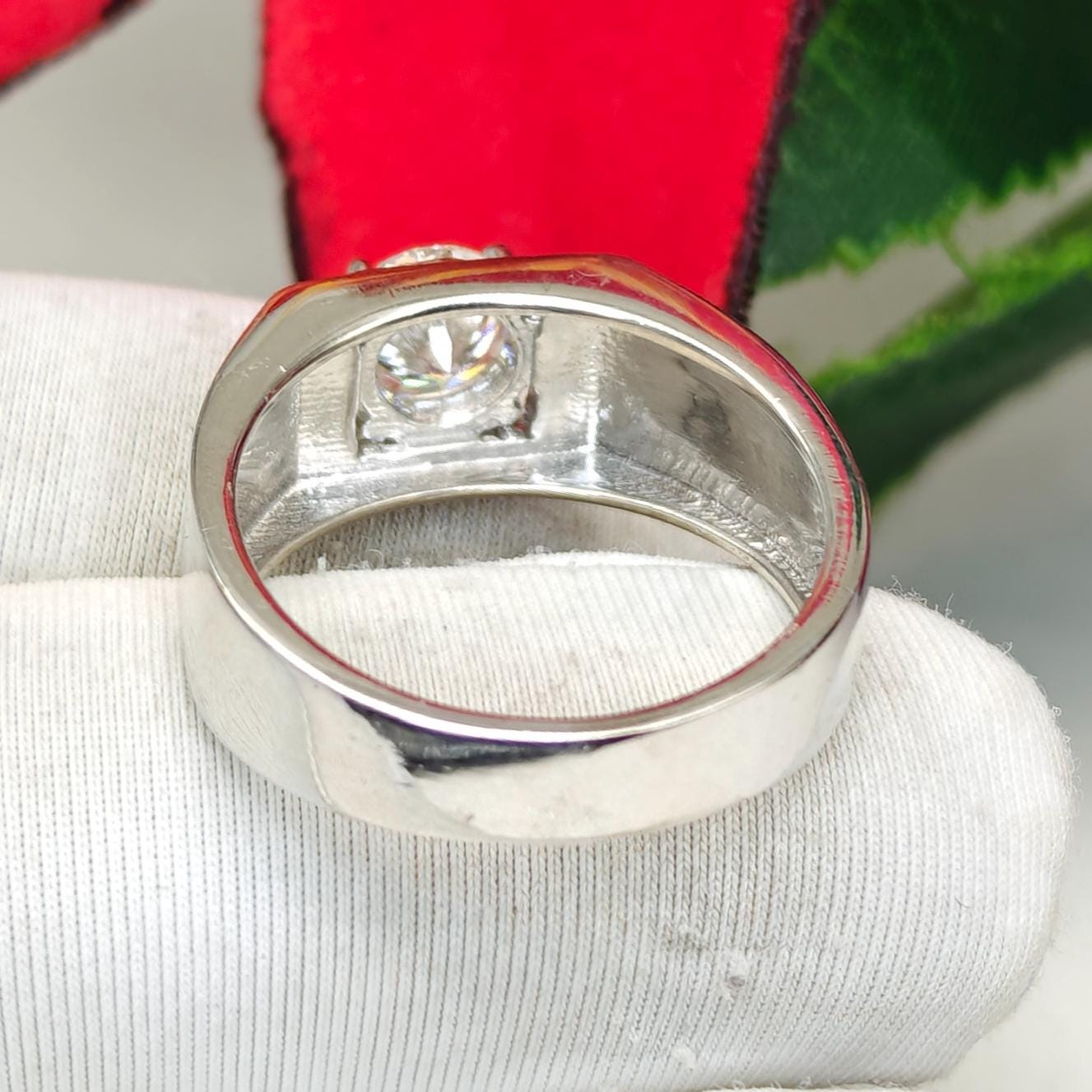 1ct 8 Carat Certified VVS Moissanite Stud Earrings Screw Back in 1ct 8 Carat Certified VVS Moissanite Stud Earrings Screw Back in