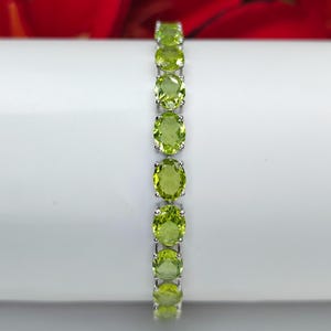 天然ペリドット テニスブレスレット | 925スターリングシルバー | 8×6 mm AAAAオーバルカット | 8月の誕生石ジュエリー