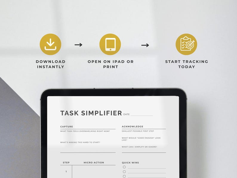K&ouml;nnte beinhalten: Eine digitale Aufgabenmanagement-Vorlage auf einem Tablet. Die Vorlage tr&auml;gt den Titel "Task Simplifier" und enth&auml;lt Abschnitte zum Erfassen von Aufgaben, zum Best&auml;tigen von Schritten und zum Identifizieren schneller Erfolge. Anweisungen: Sofort herunterladen, auf iPad &ouml;ffnen oder drucken und noch heute mit der Verfolgung beginnen.
