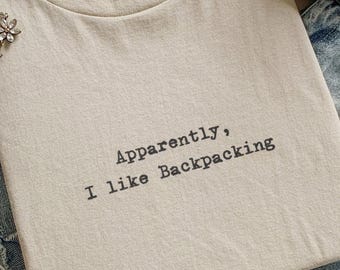 Grappig backpacken shirt, blijkbaar hou ik van backpacken tee, cadeau voor wandelaar, outdoor camper top, uniseks natuurliefhebber grafisch T-shirt