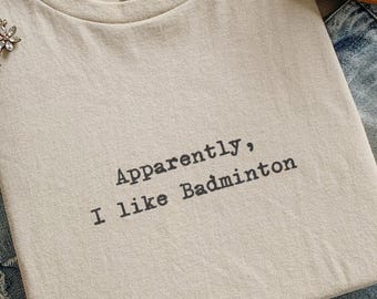 Grappig badmintonshirt, blijkbaar hou ik van badminton-T-shirt, cadeau voor racketspeler, sportliefhebber top, uniseks grafisch T-shirt tennisbaan